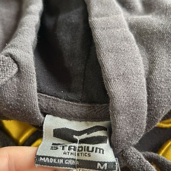 Iowa Hawkeyes Stadium athletics, size medium women’s hoodie - Picture 8 of 8